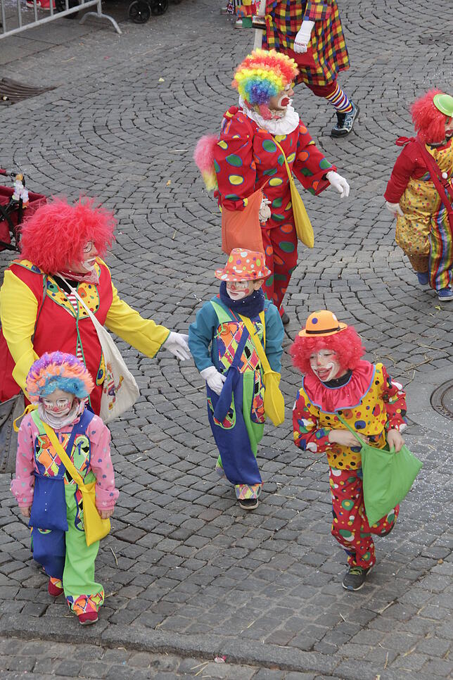 Bild 16: Bilder vom großen Kinderumzug von oben – Teil 3