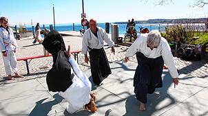 Während des Überlinger Frühlings mit verkaufsoffenem Sonntag gibt der Verein Aikido-Schule Überlingen unter Leitung ihres Vorsitzenden ...