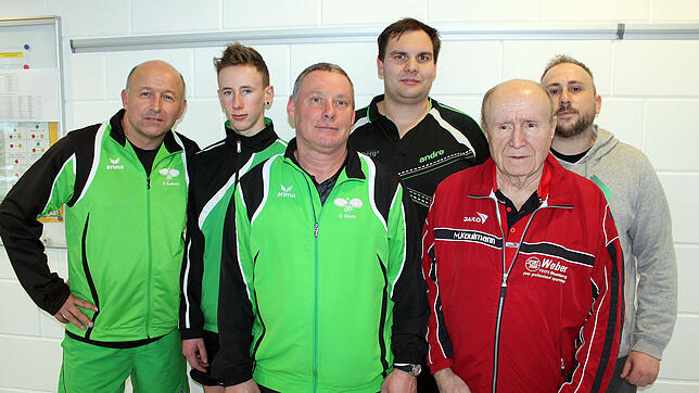 Das Blumberger Team mit Dieter Koulmann, Kevin Jegg, Dieter Gläser, Alexander Eichmann, Manfred Koulmann und Mark Lindemann (von links) ...