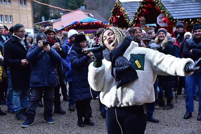 Bild 15: Bilder und Videos vom Triberger Weihnachtszauber: Showstars verbreiten gute Laune