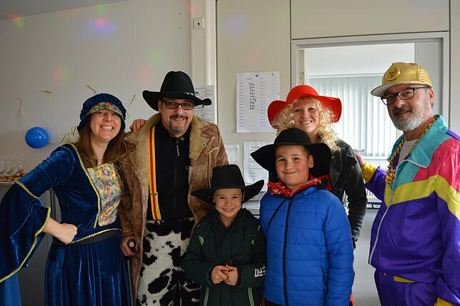 Bild 11: Bilder vom närrischen Besuch in der Markdorfer SÜDKURIER-Redaktion: So bunt und lustig war der Rosenmontag-Vormittag