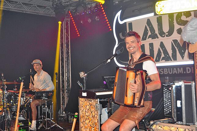 Bild 21: Vollgasstimmung war bei der Dirndl- und Lederhosenparty in Leimbach