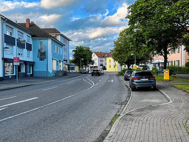 Hier beginnt der kniffligste Teil der Straßensanierung in Gottmadingen. Die Bauphase 1 endet kurz vor der Einmündung der Hilzinger ...