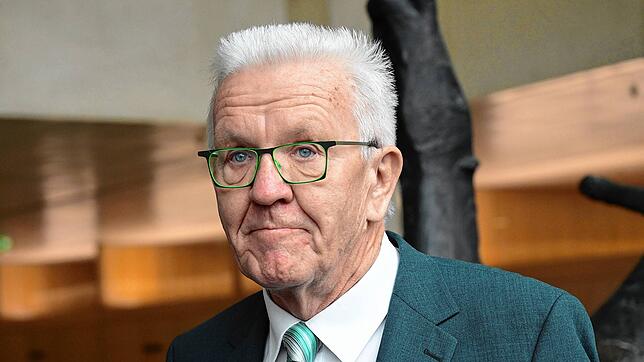 Winfried Kretschmann, aufgenommen im Landtag in Stuttgart. Kretschmann blickt mit Sorge auf 2025