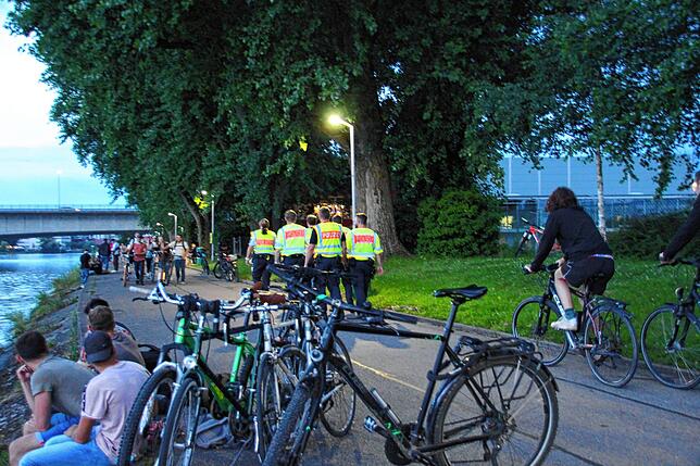 Präsenz zeigte die Polizei wie angekündigt überall am Seerhein.