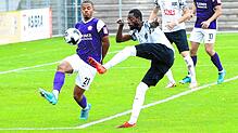 Villingens Torjäger Ibrahima Diakité (rechts) konnte die Fahrt nach Offenburg verletzungsbedingt gar nicht antreten. Nun hoffen die ...