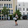 Abtransport der letzten Utensilien: Desiree Buder, Sekretärin aus der Geriatrie des Radolfzeller Krankenhauses, mit einer Kiste auf dem ...