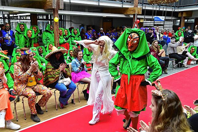 Bild 14: Fasnacht 2025: Hexen rollten im Villinger Landratsamt den roten Teppich aus - Die schönsten Bilder!