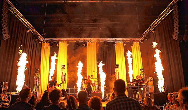 Licht und Flammen auf der Bühne zu inszenieren, gehört zum Handwerk. Doch jetzt brennt es in der gesamten Veranstaltungsbranche.