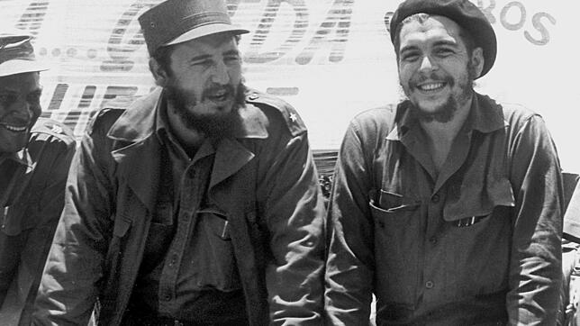 Fidel Castro (links) und Che Guevara 1960 auf Kuba: Die Revolutionen der vergangenen 100 Jahre sind letztlich alle gescheitert.