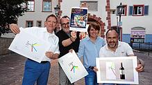 Neues Logo für Waldshut: Christian Straub, Thomas Wartner, Stefanie Kreß (von links, W+F) und Gilberto Cammisa (Logoslab) zeigen wie es ...