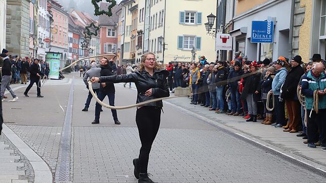 Ein großer Fan des Einschnellens: Katharina Itta-Tittel zeigt, dass sie die Kunst des Schnellens bestens versteht. Dahinter Riccardo Itta.