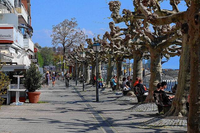 Ostersonntag, 15.31 Uhr, Seepromenade Meersburg. Bewusst hatte sich die Stadt Meersburg gegen eine Schließung ihrer Ufermeile ...