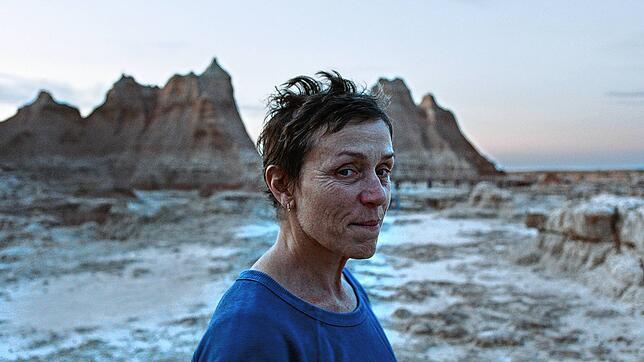Frances McDormand als Fern in einer Szene des Films „Nomadland“. Der Film soll am 18.03.2021 in die Kinos kommen.