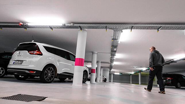 Die Parksituation in Singen, wie hier in der Tiefgarage unter dem Herz-Jesu-Platz, wird bald erweitert. Das neue Parkhaus in der ...