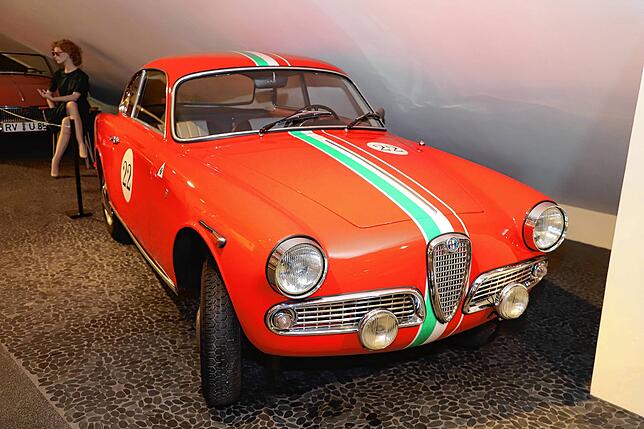 Ein Alfa-Romeo aus dem Italien der 1960er Jahre. Das Unternehmen aus Mailand hat in einem Zeitraum von nahezu 100 Jahren ...