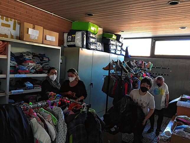 Die Hilfebereitschaft ist enorm und jede Menge Spenden gingen für die Flüchtlinge ein, die nach Schönau kommen.