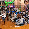 Unter Leitung von Christian Gommel musizieren Jugendliche der zwei Musikvereine aus Rielasingen-Worblingen zusammen. Bild: Sandra ...
