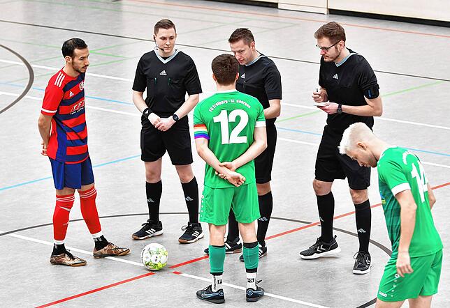 Bild 2: SC Niederhof/Binzgen unterliegt FC Freiburg-St. Georgen im Futsal-Halbfinale – und wir haben Fotos!