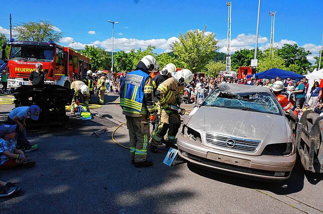 Bild 21: Tag der offenen Tür: die Feuerwehr präsentiert sich