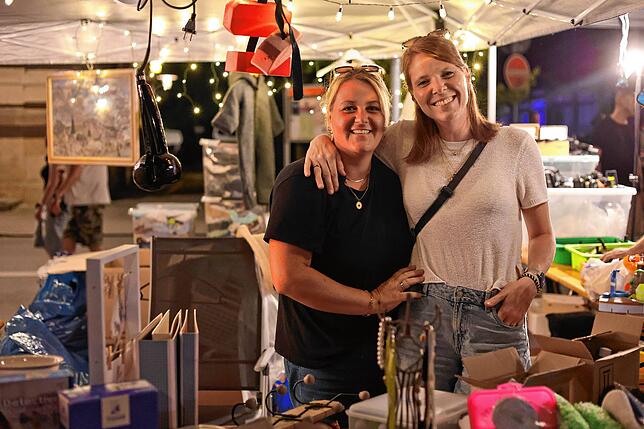 Bild 25: Bis tief in die Nacht stöbern die Trödel-Fans beim Konstanzer 24-Stunden-Flohmarkt