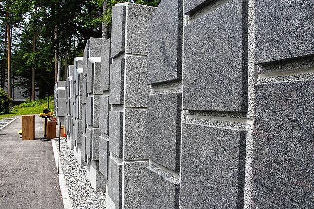 Auf dem St. Georgener Waldfriedhof wurde erst kürzlich ein Kolumbarium errichtet. In solchen werden Urnen Bestattet. Es kann sich dabei ...