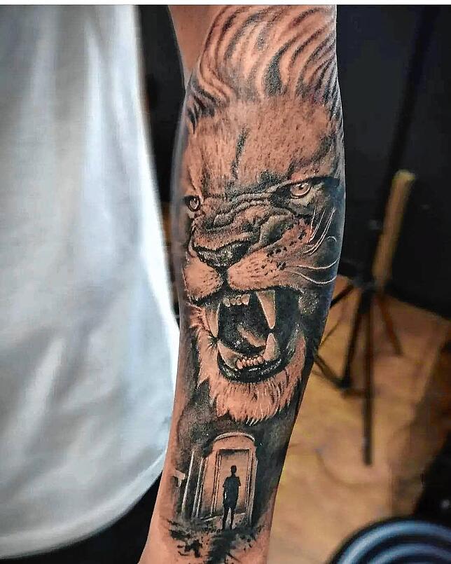Wild: ein Löwenkopf.