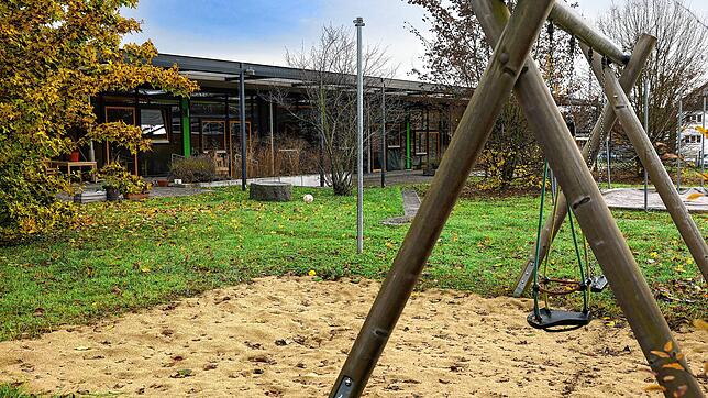 Blick auf Garten und Gebäude der Kinderkrippe &bdquo;Entdeckerkiste&ldquo; in der Radolfzeller Nordstadt. Die Stadt schlägt vor, in ...