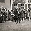 Das Freilufttheater &bdquo;Als Stühlingen Stadt ward&ldquo; von Friedrich Singer aus Baden-Baden auf dem Rathausplatz am 30. Juli 1950 ...