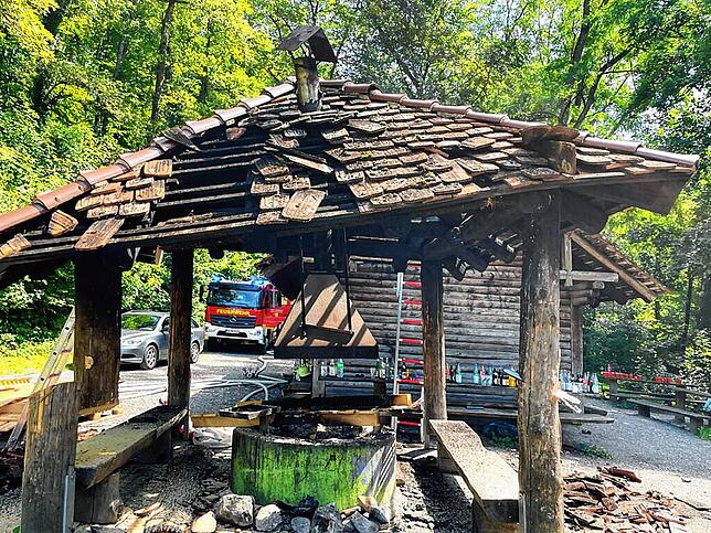 Die Grillstelle an der Wanderhütte Schweppenen am Gehrenberg ist in der Nacht vom 12. auf den 13. August abgebrannt.