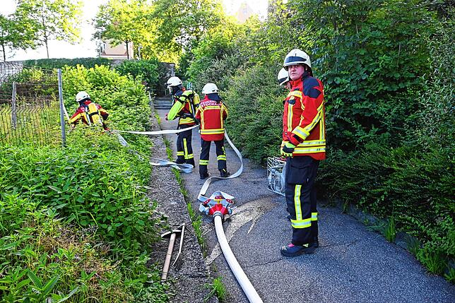 Zum Einsatzort im Obergeschoss führt nun ein Schlauch.