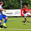 Basis zum Aufstieg: Der zweifache Torschütze Lukas Frei (rechts) vom SV Eschbach setzt sich gegen Dominik Pieper von der SG ...