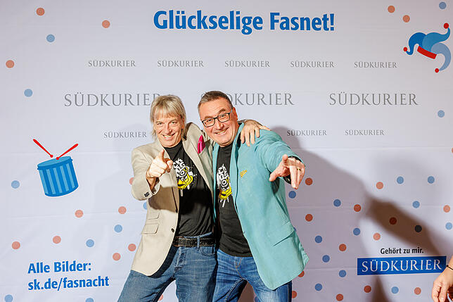 Bild 46: Die Narren im Konzil an der SÜDKURIER-VIP-Wand (Teil 2)