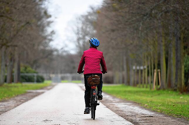 Nach der Arbeit endlich wieder ohne Licht nach Hause radeln – der Frühling macht‘s möglich.