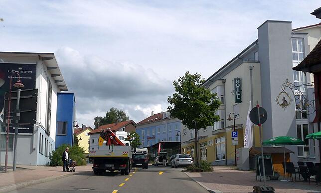 Die Fußgänger habens weiter schwer und müssen einen Umweg in Kauf nehmen.