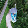 Der von Diether F. Domes bemalte Wasserturm bei Eriskirch.