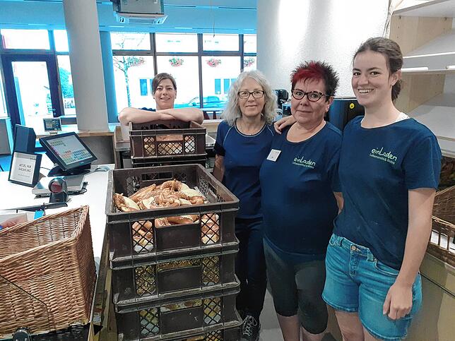 Die Mitarbeiterinnen der ersten Morgenschicht: (von links) Carolin Ast, Victoria Vlcek, Anja Straub und Antonia Rösch.