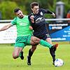 Das Schwarzwald-Derby zwischen dem FC Gutmadingen und FC Furtwangen endete 1:1. Der Furtwanger Johannes Wehrle (links) und Lukas ...
