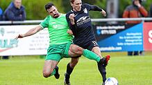 Das Schwarzwald-Derby zwischen dem FC Gutmadingen und FC Furtwangen endete 1:1. Der Furtwanger Johannes Wehrle (links) und Lukas ...