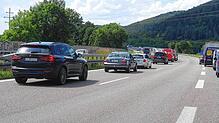 Nach Unfall staut es sich auf der A81 in Fahrtrichtung Stuttgart. Das Foto zeigt aber auch: Selbst bis weit zurück nach Geisingen ...