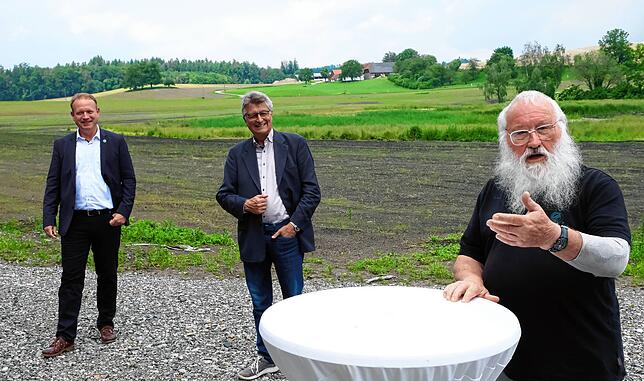 Im Einsatz für die Artenvielfalt: Peter Berthold mit dem Stiftungsratsvorsitzender der Heinz-Sielmann-Stiftung, Fritz Brickwedde, und ...