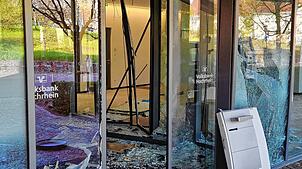 Die Geschäftsstelle der Volksbank Hochrhein in Albbruck ist in der Nacht auf den 9. April 2025 gesprengt worden.