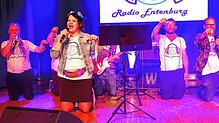 Radio Entenburg gönnt dem Publikum eine kurzen Moment des Innehaltens. Clemens Fritschi (von links), Susanne Fesenmeier, Robert ...