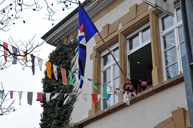 Bild 31: Bunte Zirkusschar in Steißlingen: So feierten die Narren die Rathausübergabe am Schmotzige