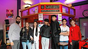 Im Jugend Café Waldshut können sich Jugendlich ganz unverbindlich treffen und ihre Freizeit verbringen. Von links: Onur Harbelioglu ...