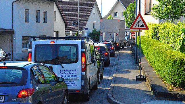 Die Schlüchttalstraße in Gurtweil ist eine der Hauptachsen, die durch Verkehrslärm belastet sind. Archivfoto: Alfred Scheuble