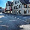Hier an der Einmündung Mühlenweg passierte es: Ein berauschter 33-Jähriger fuhr einem Skoda ins Heck, der angehalten hatte.