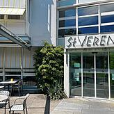 In dem Café „Verena“ wird Eis für 1,80 Euro pro Kugel verkauft.