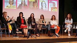 Sie sprechen bei dem Aktionstag im Konzil über Wege zum Beruf: Auf dem Podium sitzen (von links) Sabine Meister, Sabine Rein, Tamara ...
