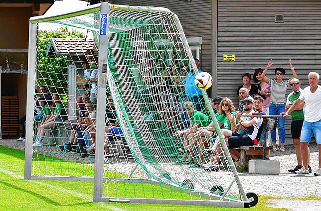 Bild 29: SV Waldhaus II gewinnt Kellerduell gegen DTFV Bad Säckingen mit 2:1 – und wir haben Fotos!